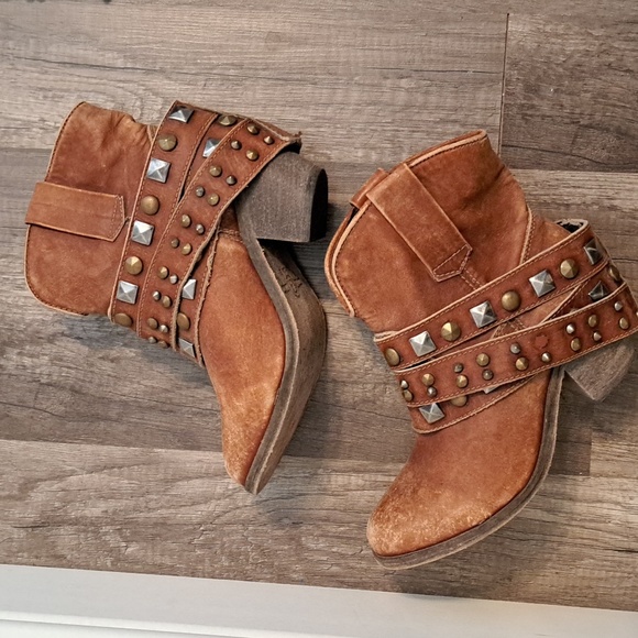 Circle G distressed leather bootie - Picture 7 of 11